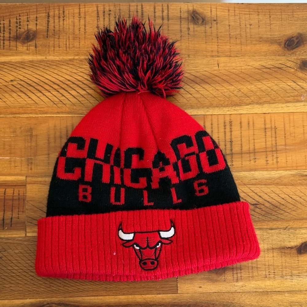 Chicago Bulls Kids Pom-Pom Beanie - Red and Black
